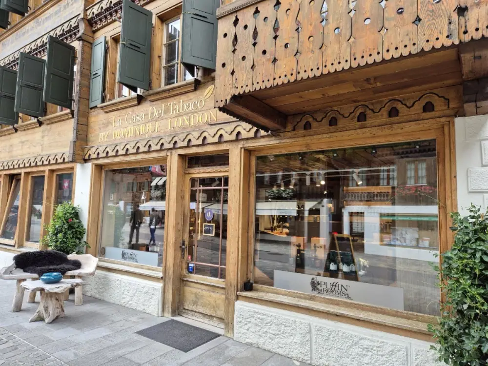 Dominique London Gstaad, Bar