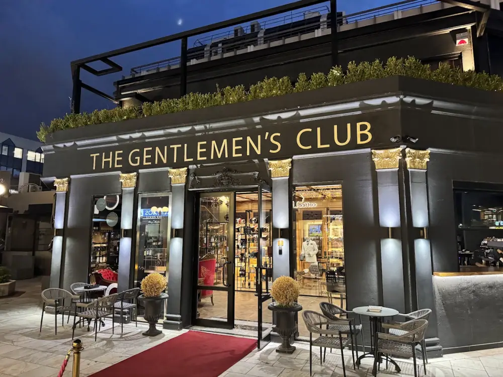 The Gentlemen's Club, Lounge