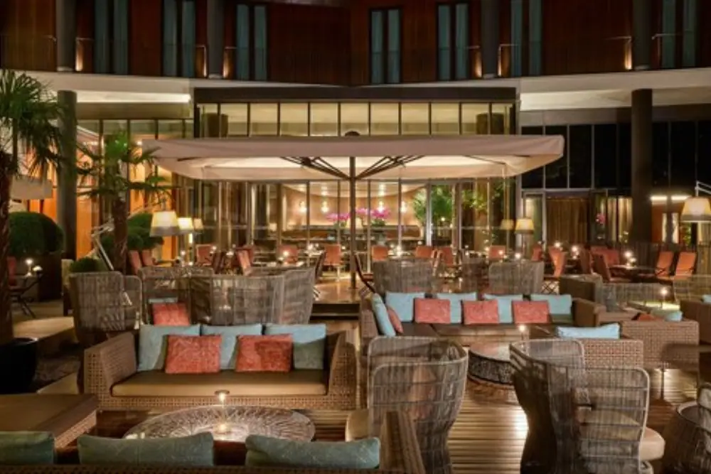 Bulgari Hotel Milano, Venkovní posezení