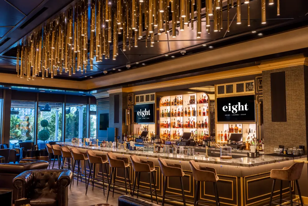 Eight Cigar Lounge, Lounge