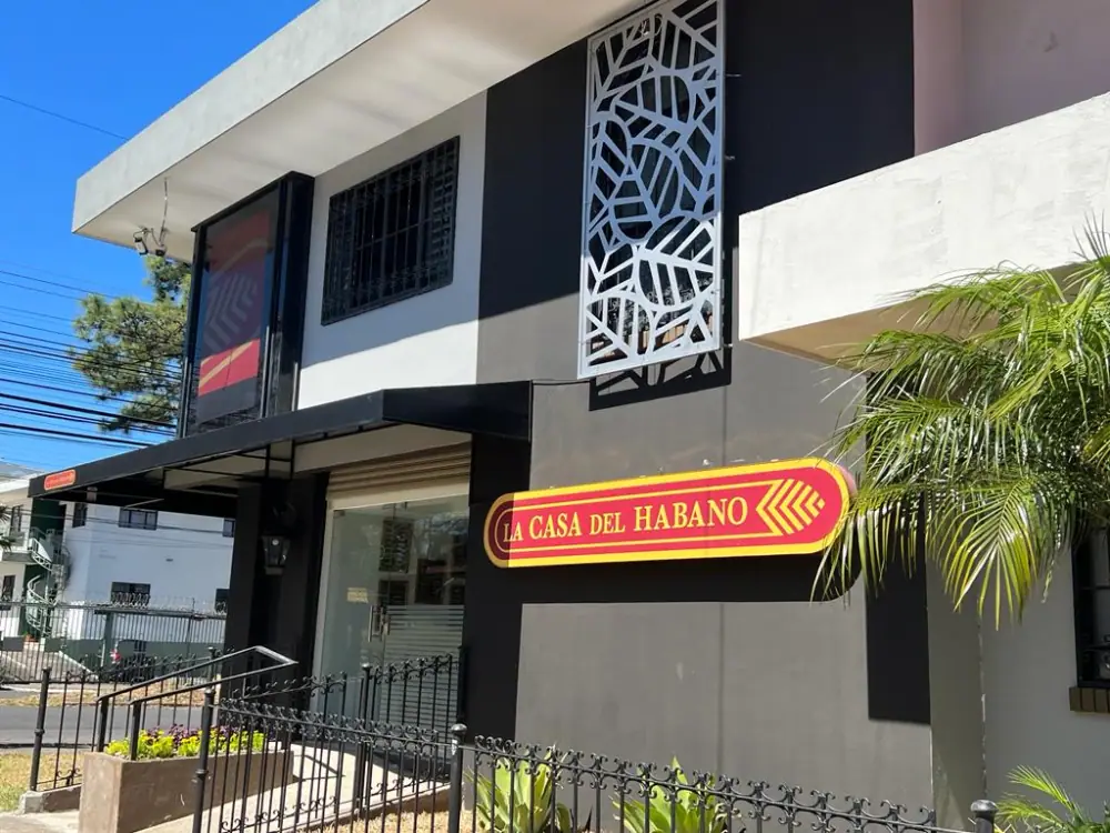 La Casa del Habano Costa Rica, Obchod s posezením