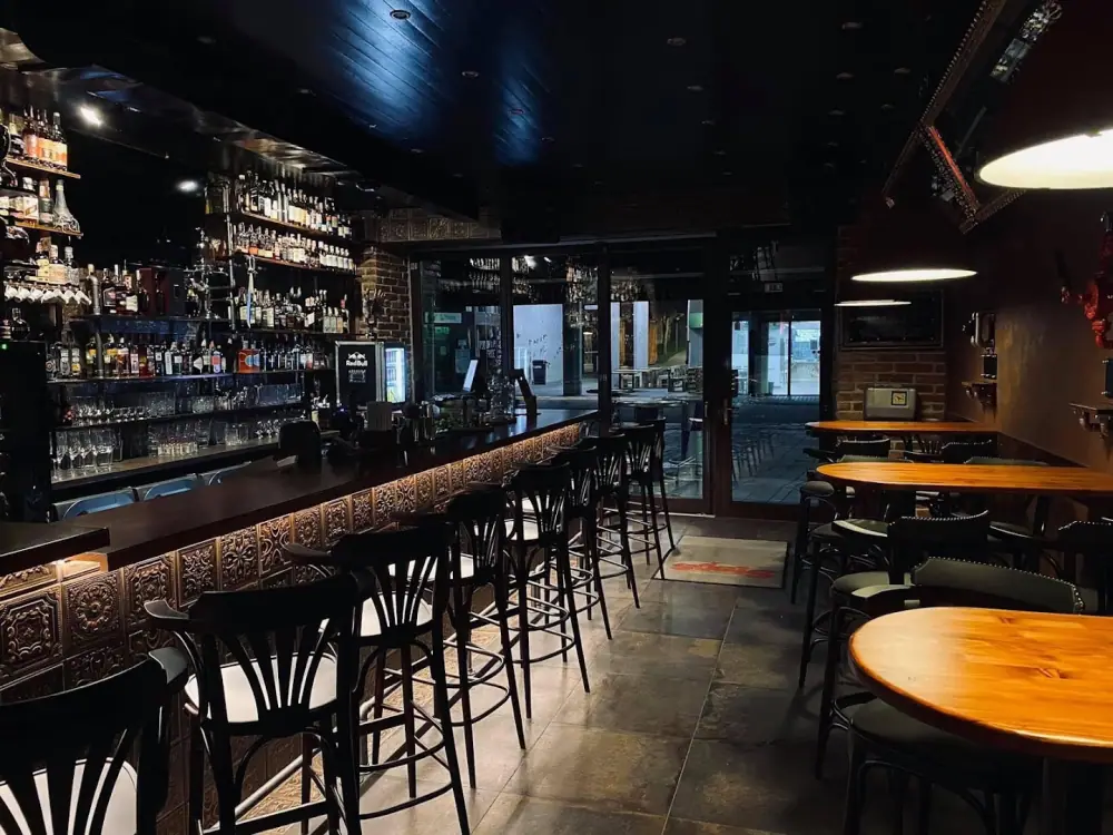 Steps Pub, Bar