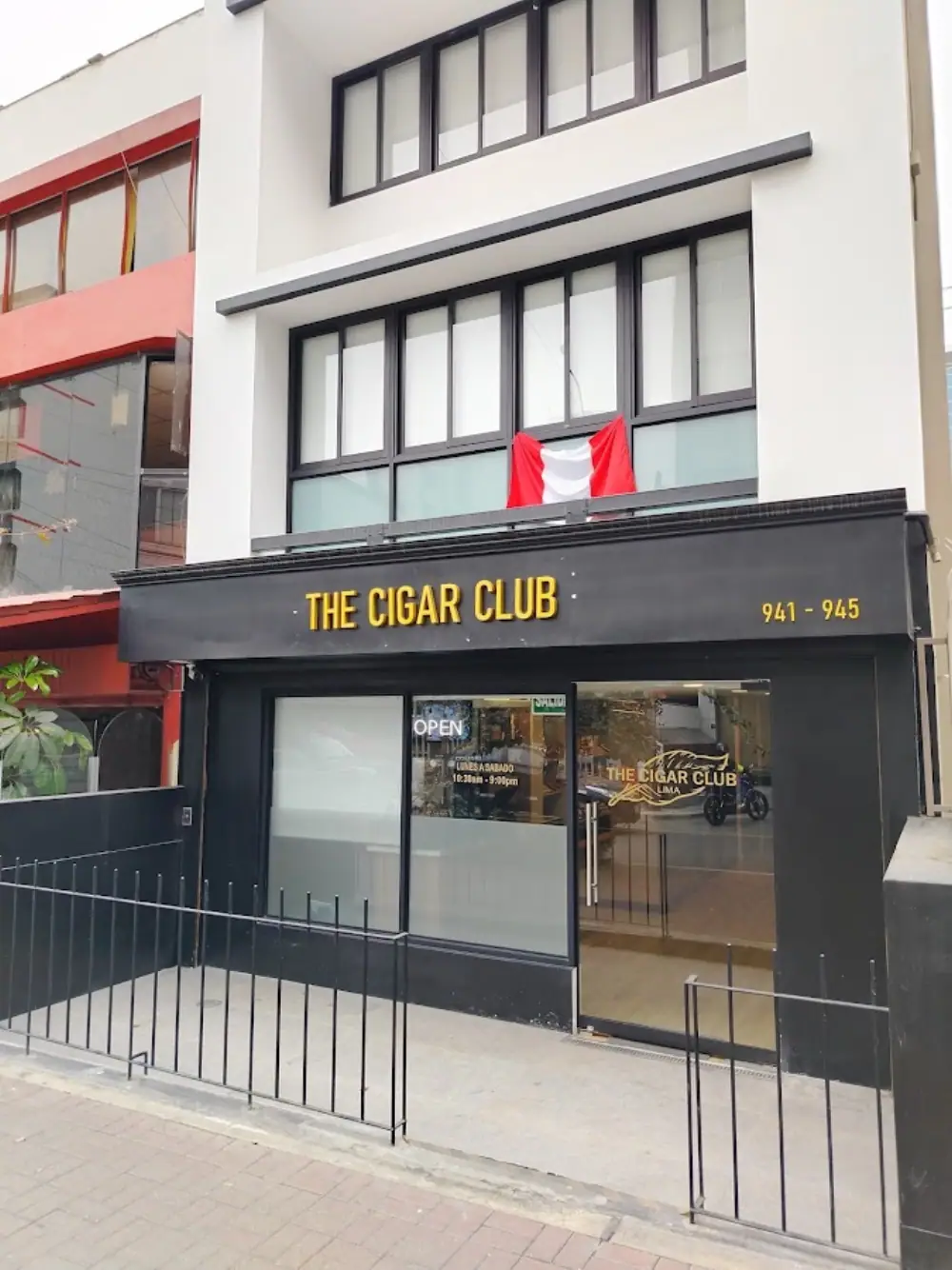 The Cigar Club, Lounge
