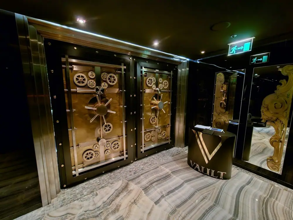 Vault, Bar