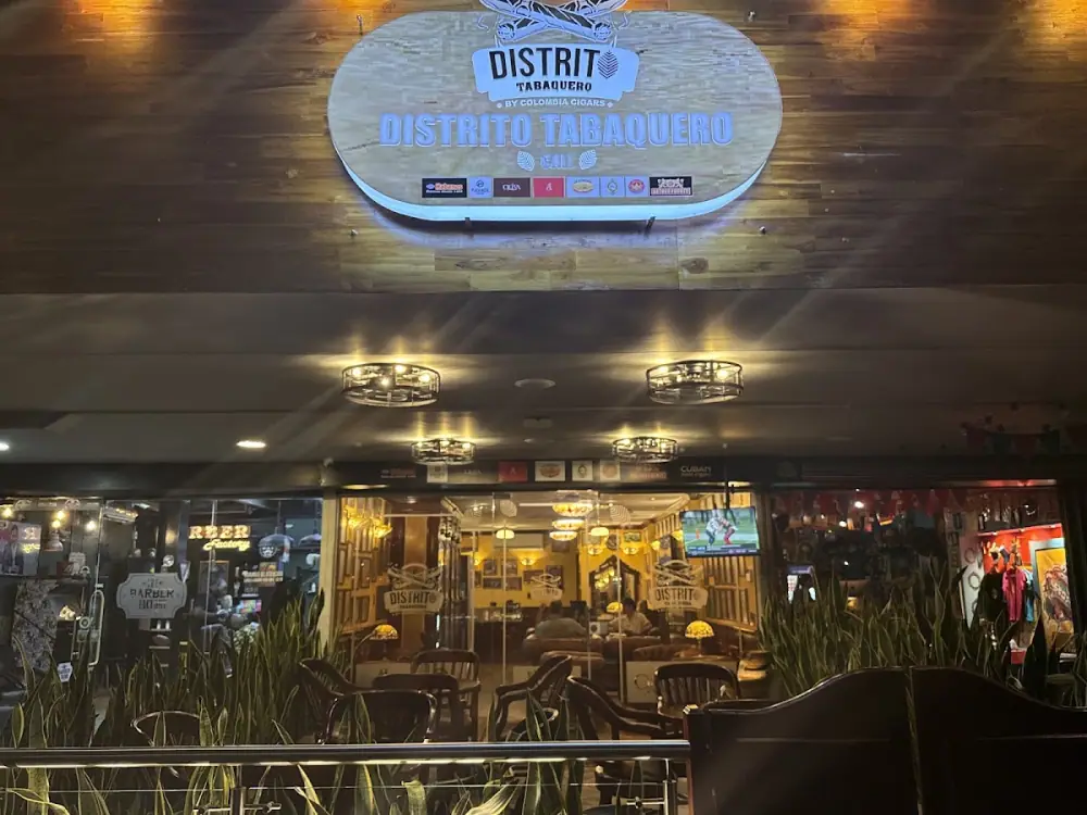Distrito Tabaquero Cali Cigar Lounge (Habanos / Puros / Bar)Colombia Cigars sas, Lounge