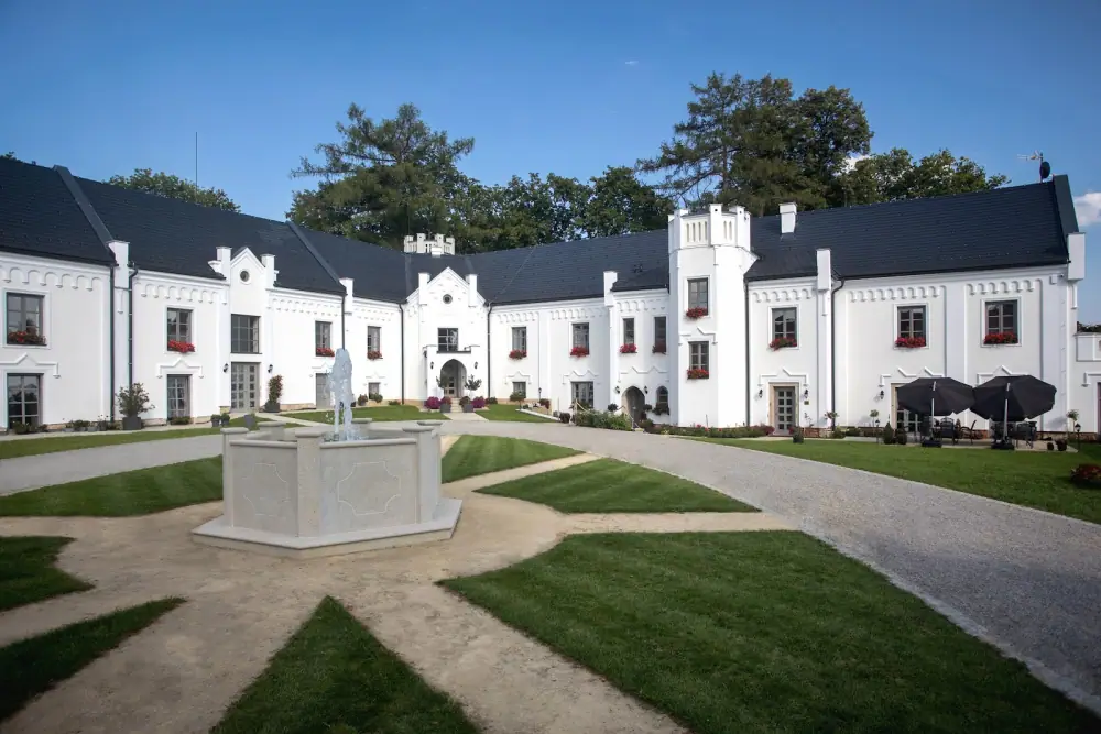 Zámek Kvasetice – Hotel & Restaurant, Venkovní posezení
