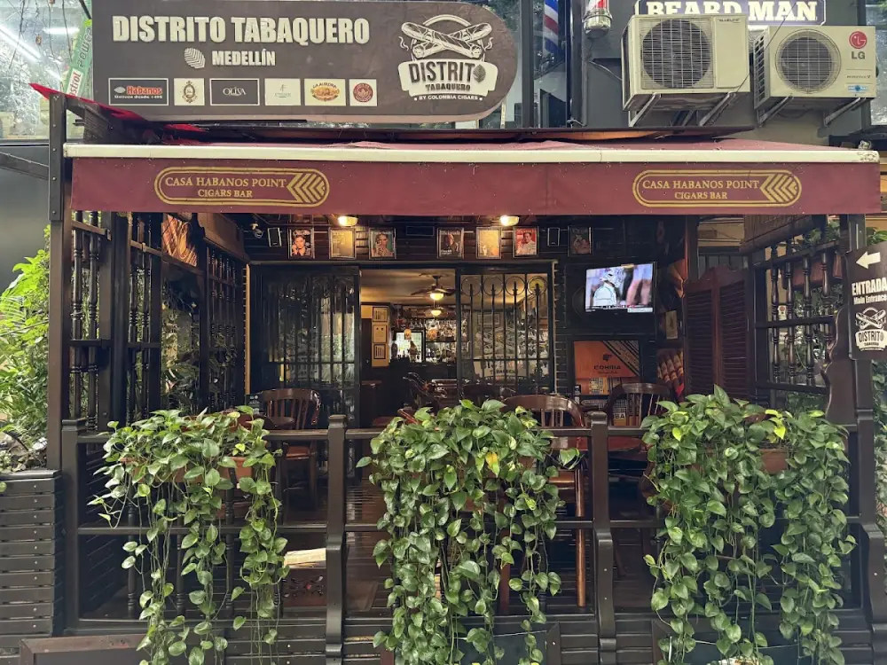 Distrito Tabaquero Medellín Cigar Lounge (Habanos Lounge/ Terrace/Puros / Bar) Colombia Cigars sa, Lounge