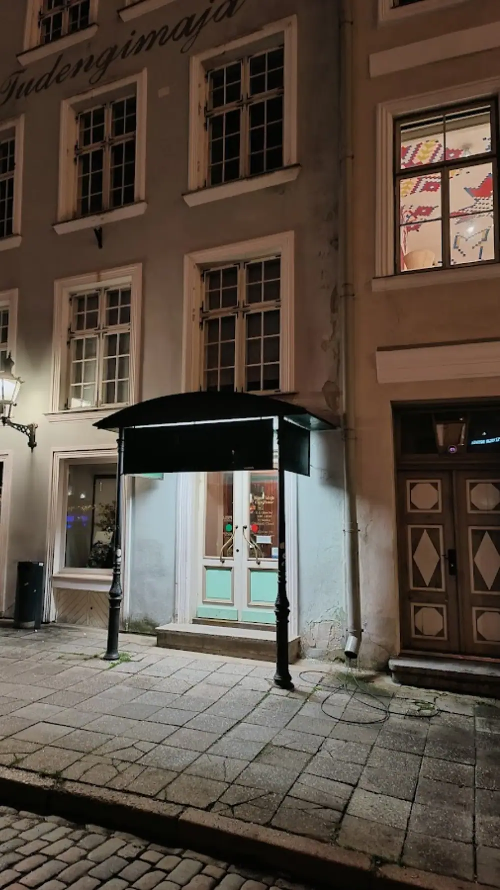 Cigar House, Obchod s posezením