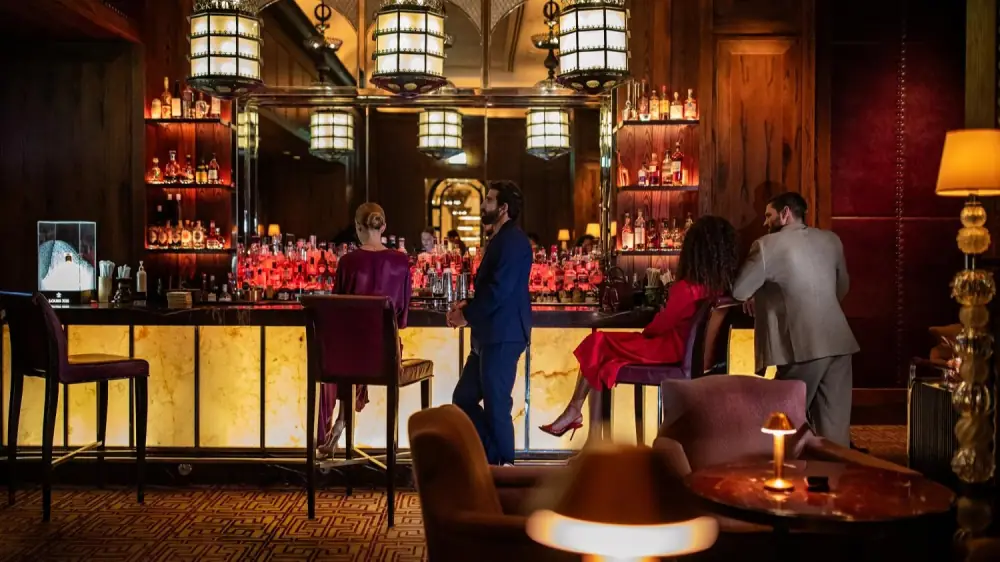Hendricks Bar, Bar