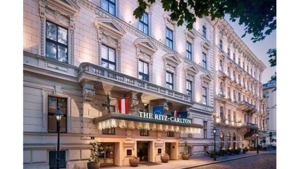 The Ritz-Carlton Vienna – D-Bar Cigar Lounge, Bar