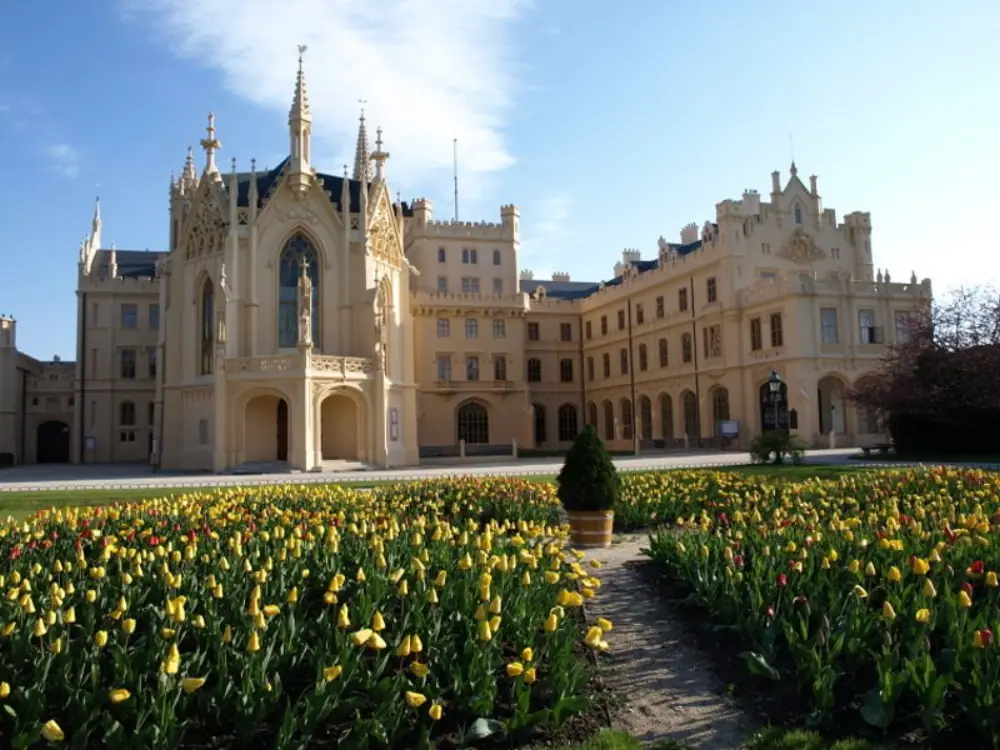 Chateau Lednice – Zámecký park, Venkovní posezení