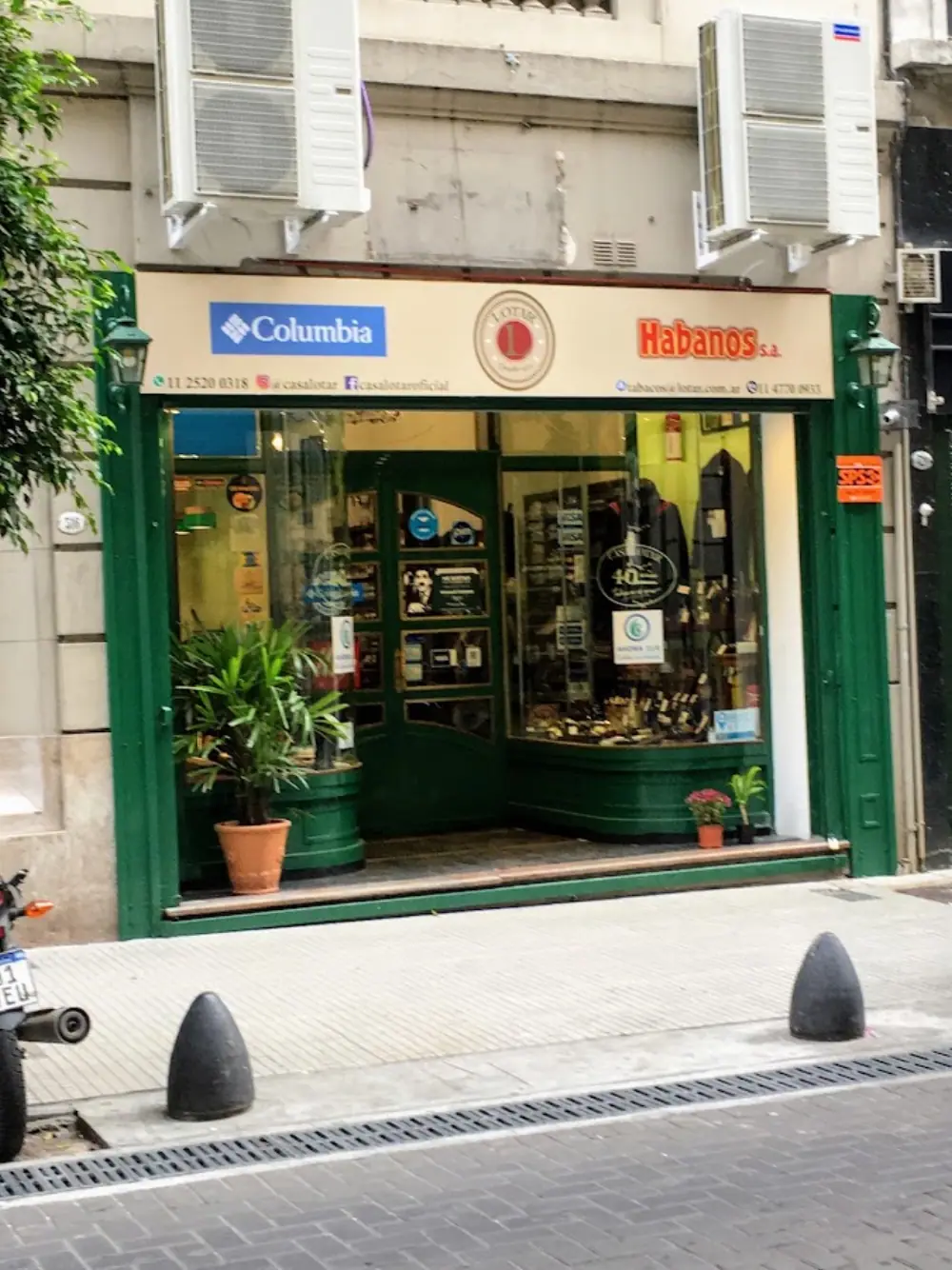 Casa Lotar Centro, Obchod s posezením