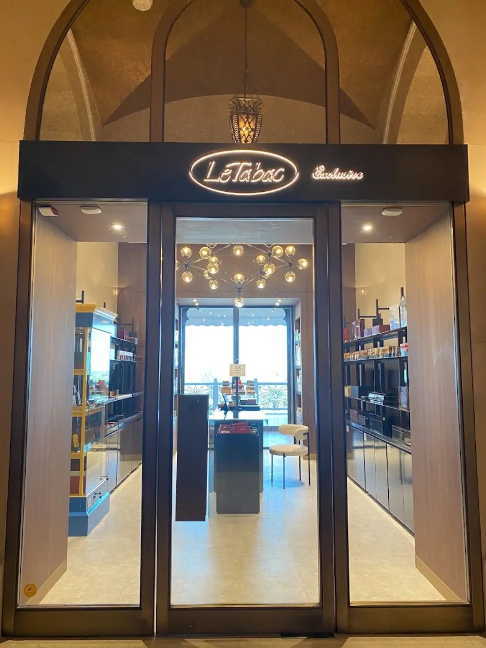 Le Tabac — Jumeirah Al Qasr, Lounge
