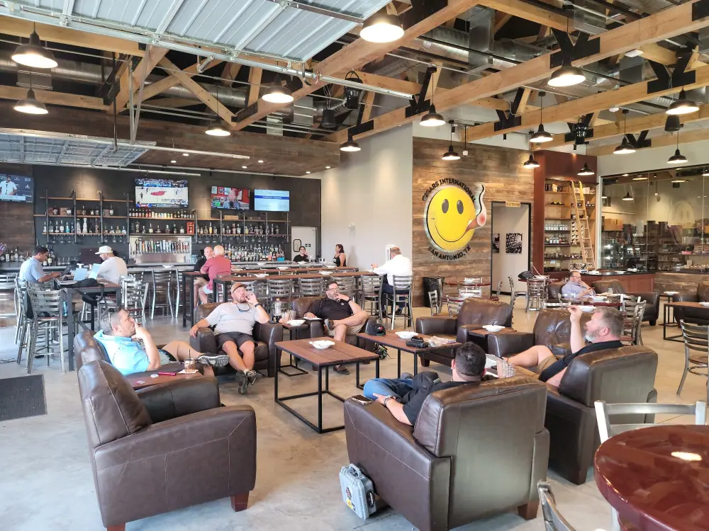 CI Superstore San Antonio, Lounge