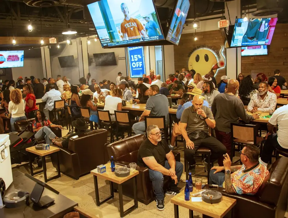 CI Superstore Orlando, Lounge
