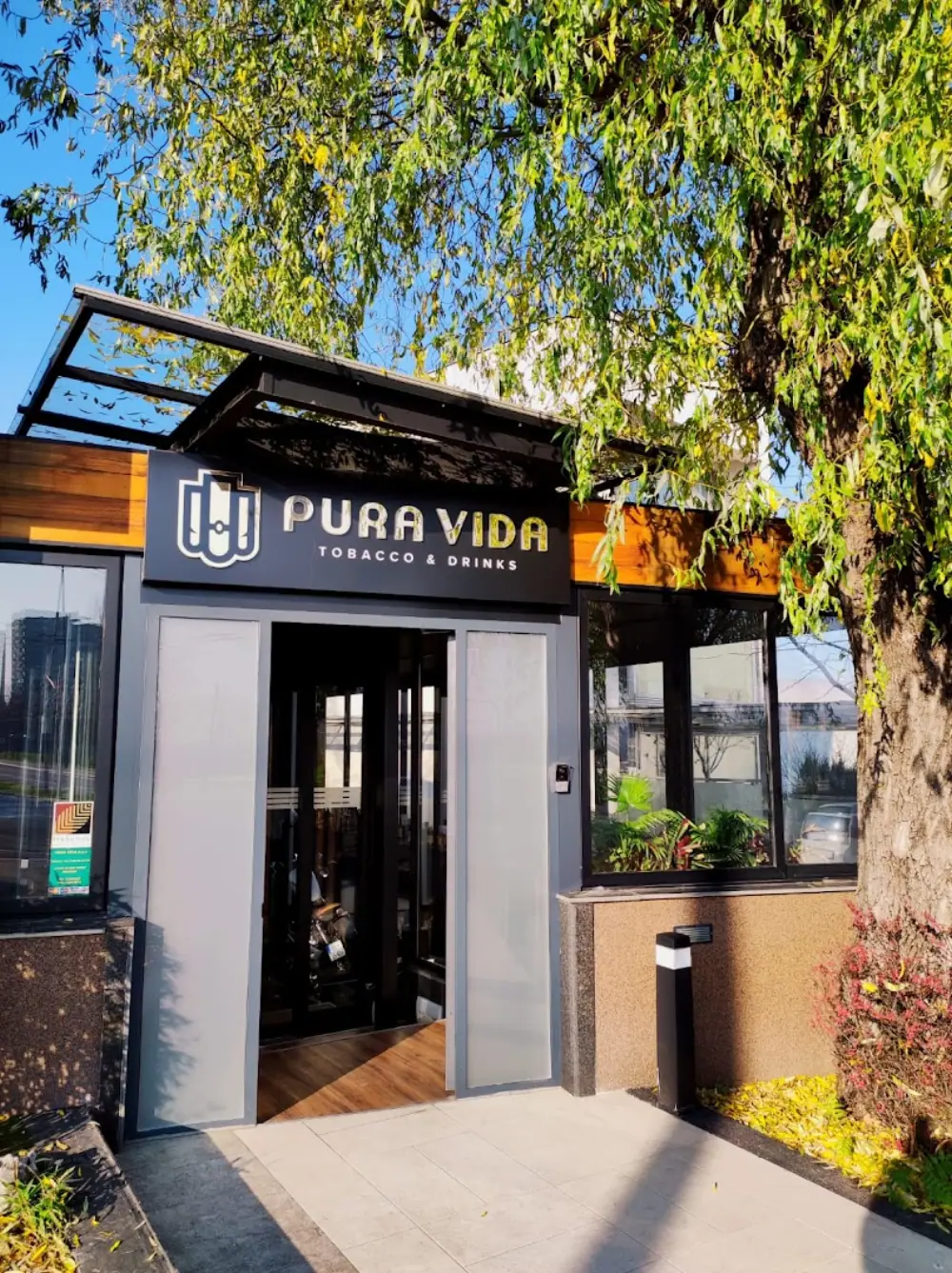 Pura Vida Cigar Lounge, Lounge