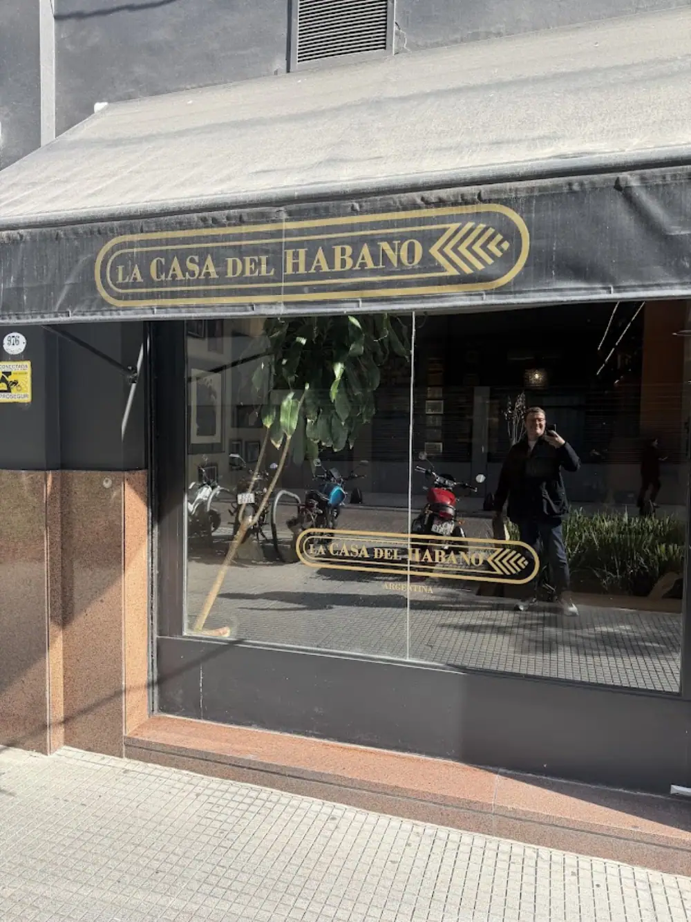 La Casa del Habano, Obchod s posezením