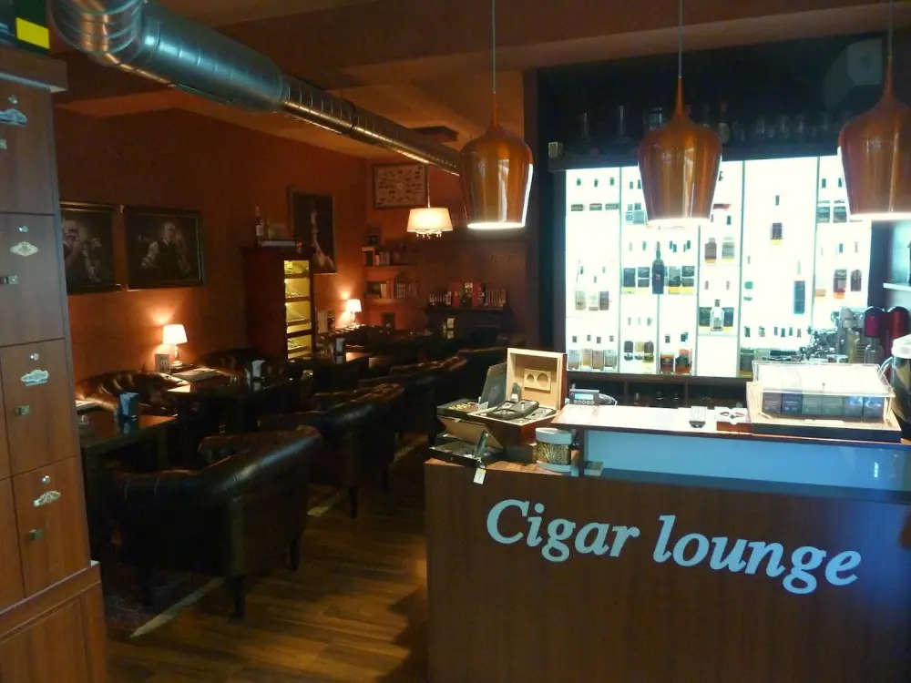 Ligero Cigar Lounge (Gurman Point), Lounge