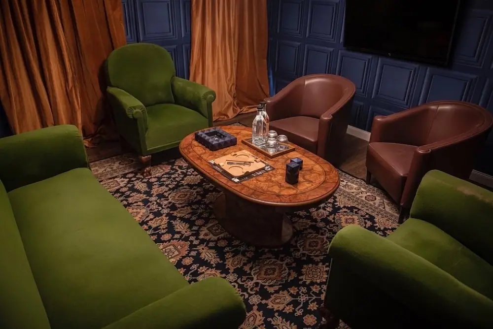 Opera Cigar Lounge & Shop, Lounge
