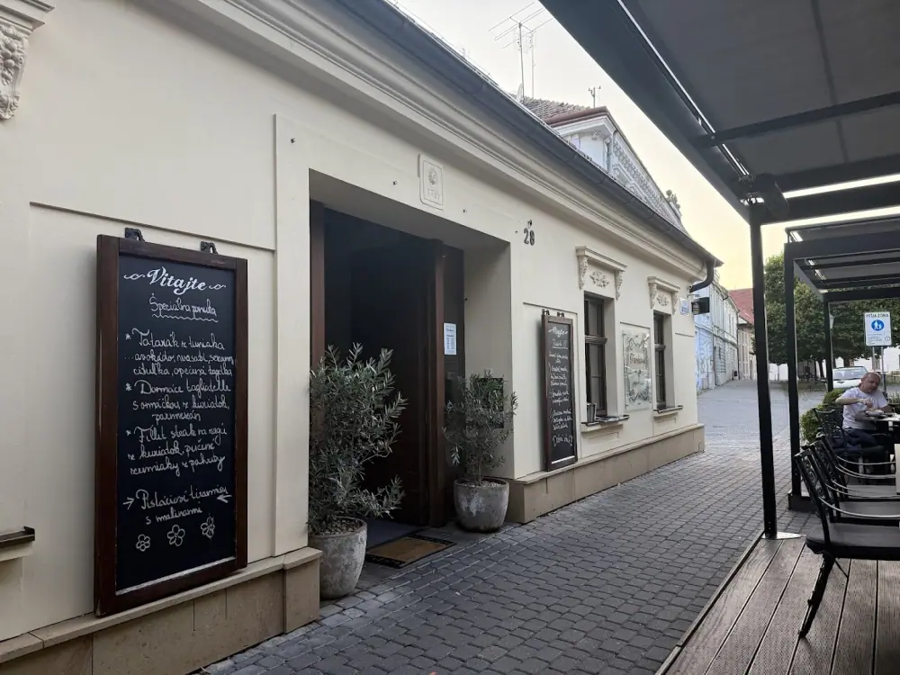 Forhaus Bar & Rooftop, Bar