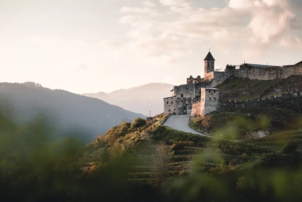 Burg Landskron – Panoramaterrasse, Venkovní posezení