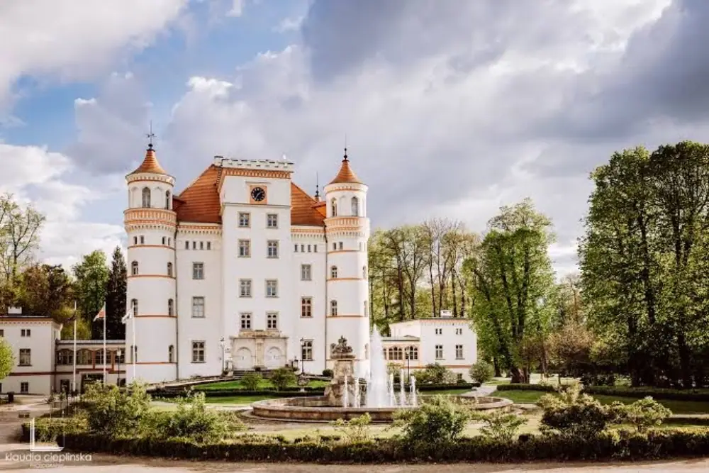 Pałac Wojanów, Outdoor seating