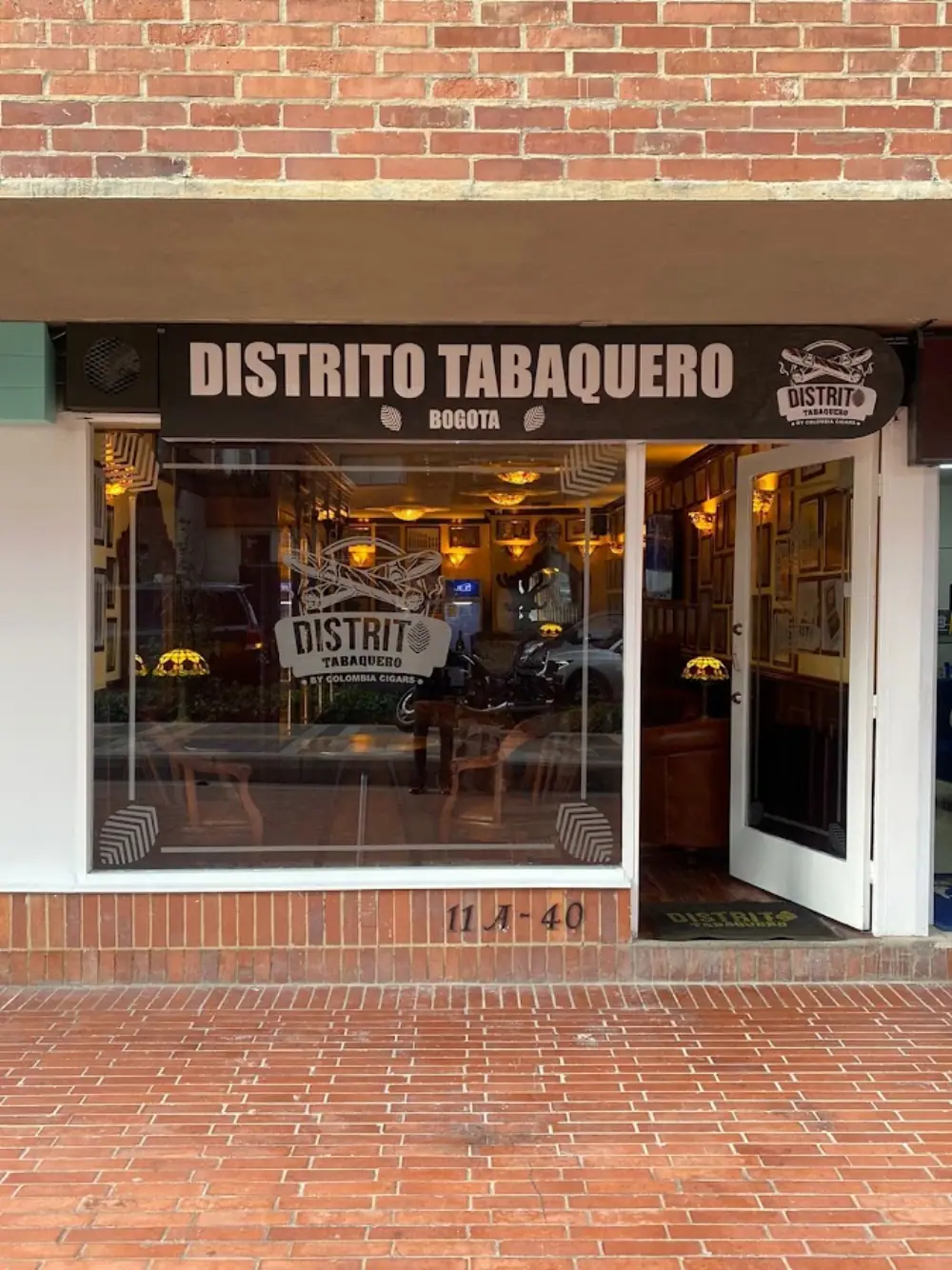 Distrito Tabaquero Bogotá Cigar Lounge ( Habanos Point / Puros / Bar )Colombia Cigars sa, Lounge