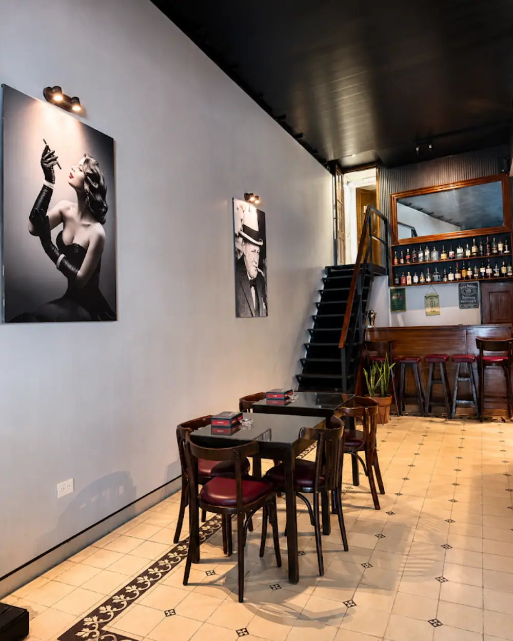 Puro Bistro Cigar Lounge, Restaurace