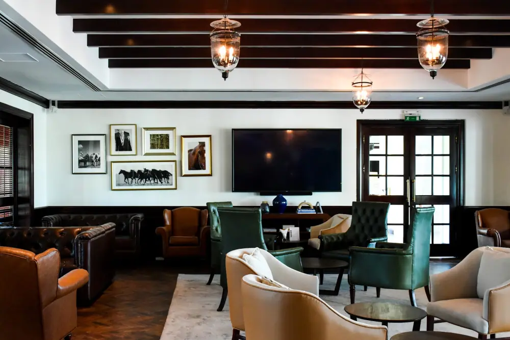 Dubai Polo Bar, Bar