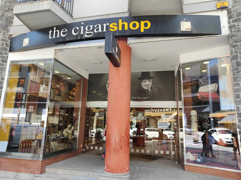 THE CIGAR SHOP Andorra la Vella, Obchod s posezením