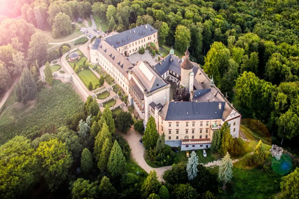 Château Zbiroh – Boutique Hotel, Outdoor seating