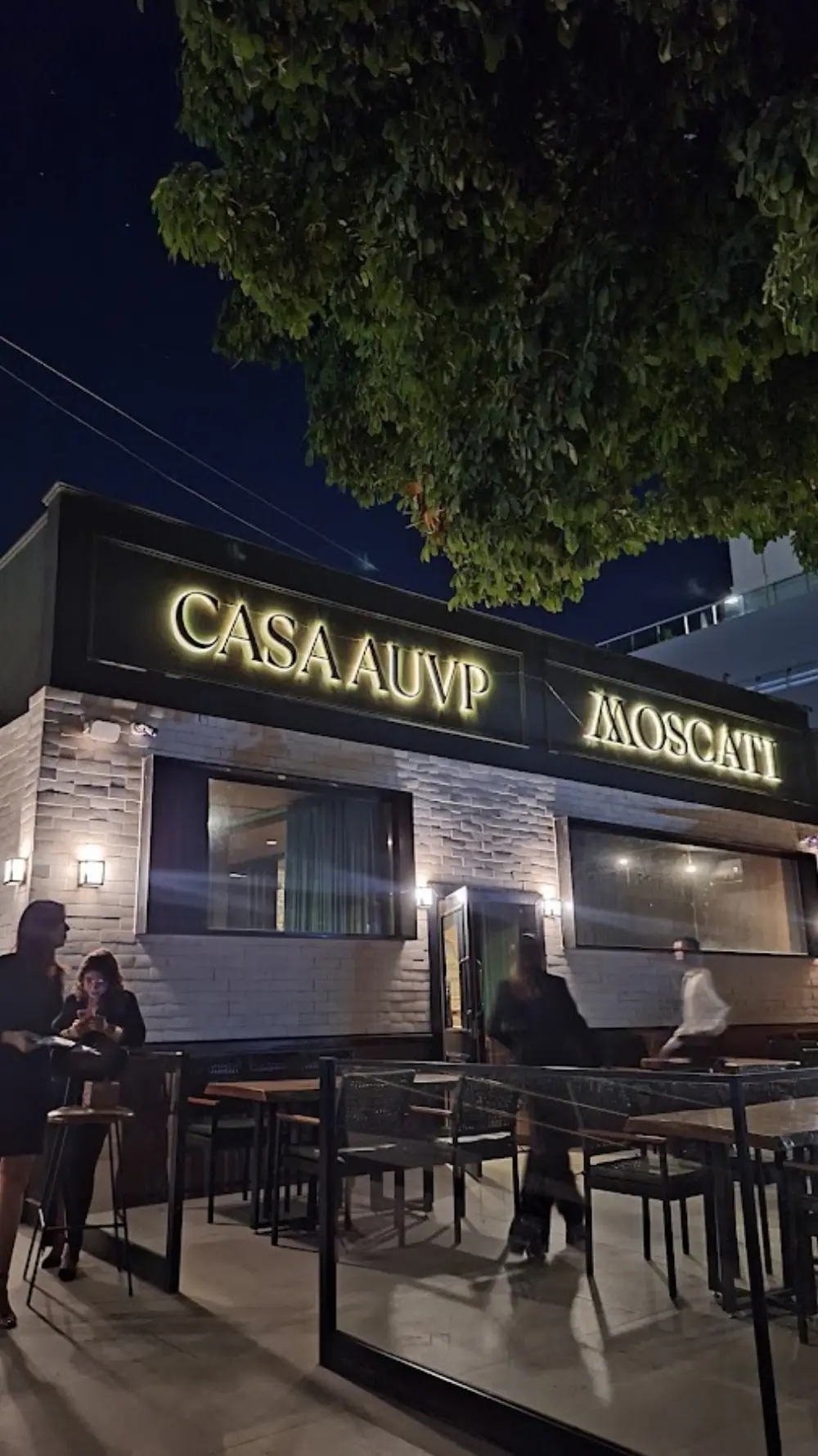 Moscati: Charutaria, restaurante e bar, Restaurace