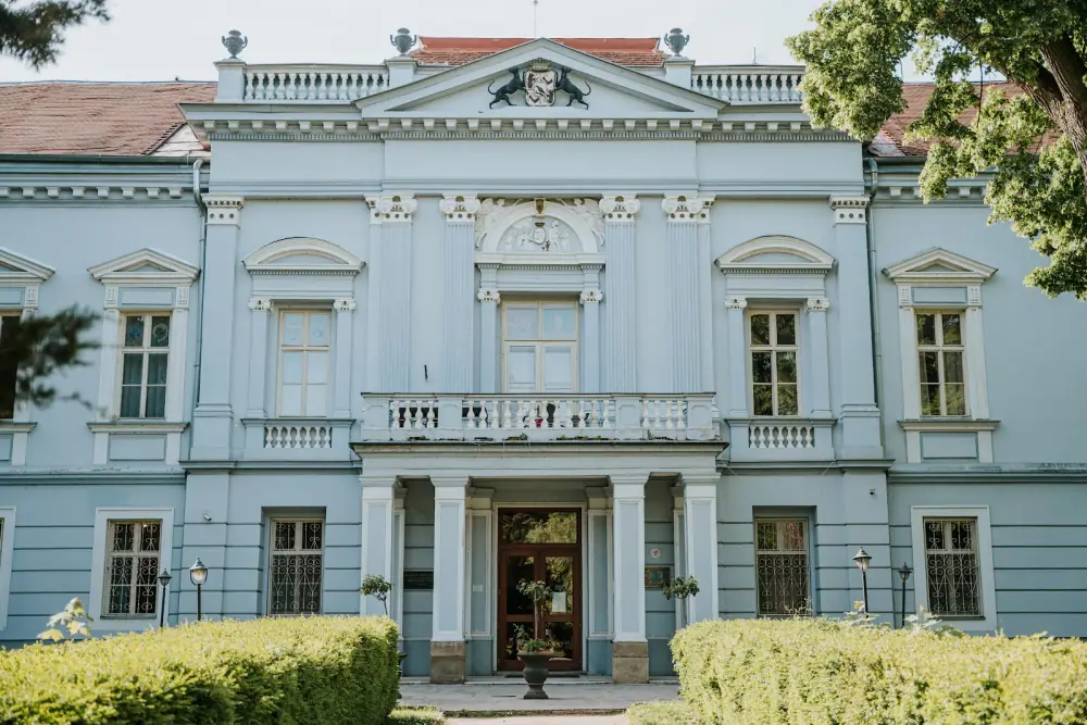 Kaštieľ Mojmírovce – Vinárska Terasa, Venkovní posezení