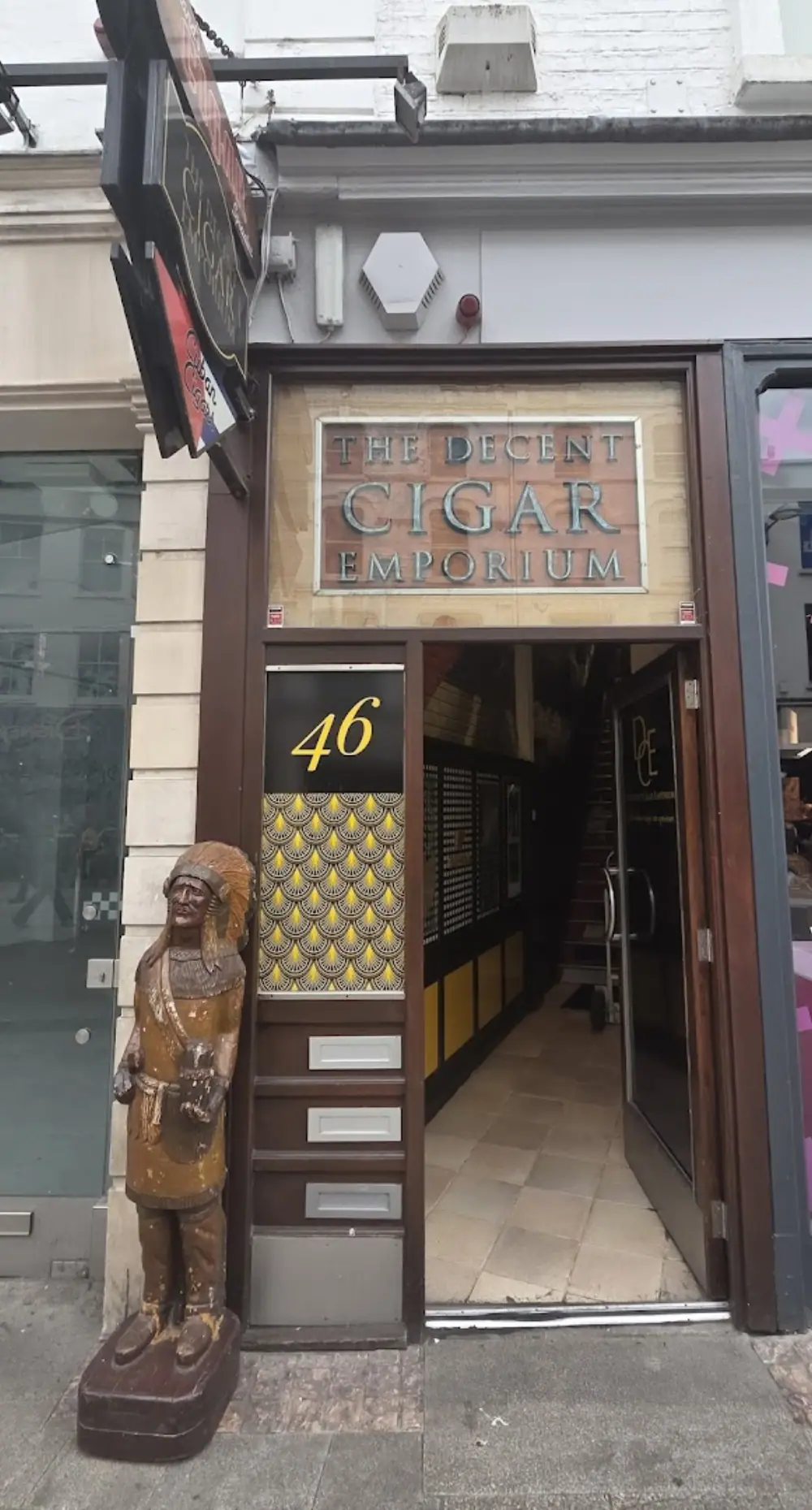 The Decent Cigar Emporium, Lounge