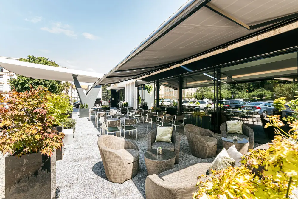 Hotel International Brno – Piano Bar, Venkovní posezení