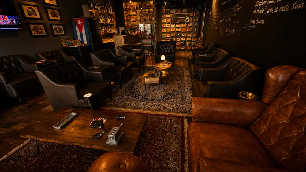La Eminencia Tabacaria & Cigar Lounge - Charutos, Lounge