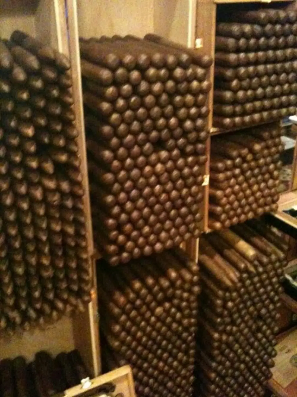 Francisco de Miranda, Cigar shop with seating