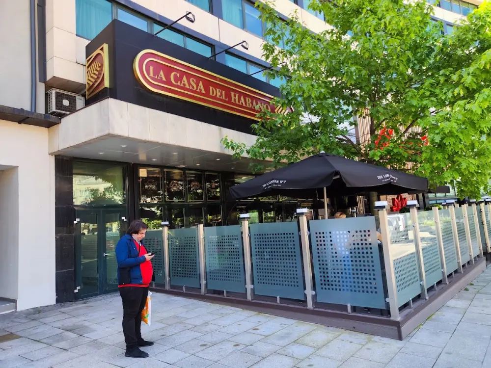 LA CASA DEL HABANO INTERCONTINENTAL SOFIA, Cigar shop with seating