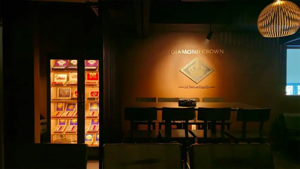 Corona Cigar Diamond Crown Lounge Tampa, Lounge