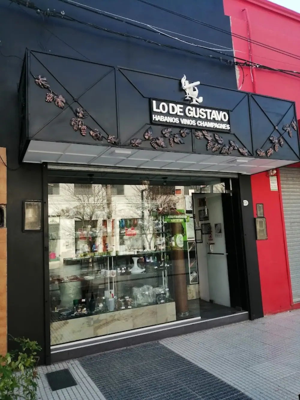 Lo de Gustavo - Habanos, Vinos y Champagnes, Obchod s posezením